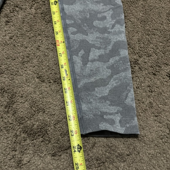 Like New NVGTN Sz S Gray Camo Leggings-Mid Calf Length-Seamless - Picture 5 of 11